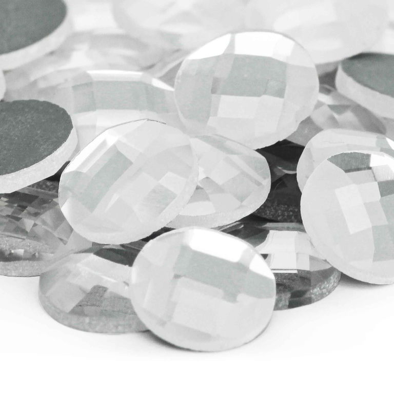 Clear&#x20;oval&#x20;crystals&#x20;with&#x20;faceted&#x20;surfaces&#x20;transparent&#x20;and&#x20;reflective&#x20;arranged&#x20;haphazardly&#x20;on&#x20;a&#x20;white&#x20;background.