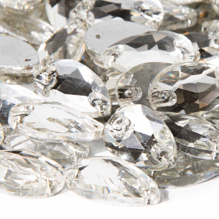 Clear&#x20;teardrop-shaped&#x20;rhinestones&#x20;with&#x20;faceted&#x20;surfaces&#x20;and&#x20;small&#x20;holes&#x20;for&#x20;sewing&#x20;featuring&#x20;a&#x20;transparent&#x20;crystal&#x20;appearance.