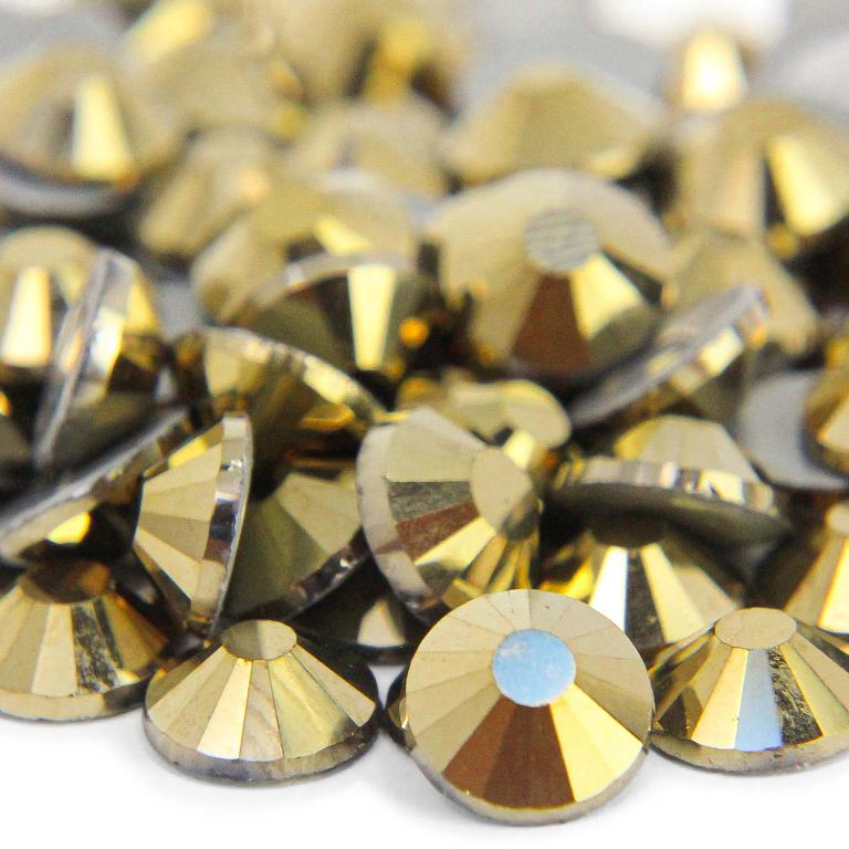 Gold&#x20;hematite&#x20;flatback&#x20;stones&#x20;with&#x20;12-16&#x20;facets&#x20;silver&#x20;metal&#x20;backing&#x20;and&#x20;a&#x20;shiny&#x20;reflective&#x20;surface.
