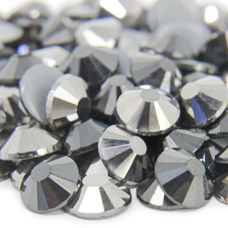 Jet&#x20;hematite&#x20;flatback&#x20;stones&#x20;with&#x20;12-16&#x20;facets&#x20;silver&#x20;metal&#x20;backing&#x20;and&#x20;a&#x20;glossy&#x20;reflective&#x20;surface.