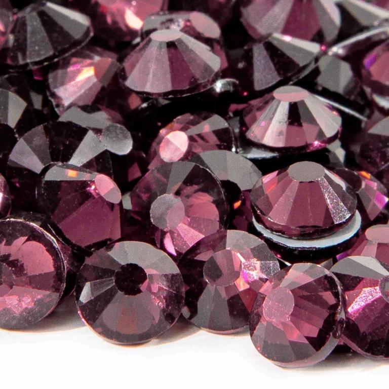 Amethyst&#x20;flatback&#x20;stones&#x20;with&#x20;12-16&#x20;facets&#x20;deep&#x20;purple&#x20;color&#x20;silver&#x20;metal&#x20;backing&#x20;and&#x20;a&#x20;glossy&#x20;finish.