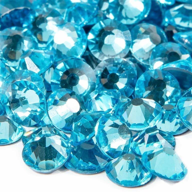 Aqua&#x20;flatback&#x20;rhinestones&#x20;with&#x20;12-16&#x20;facets&#x20;silver&#x20;metal&#x20;backing&#x20;and&#x20;a&#x20;smooth&#x20;shiny&#x20;surface.