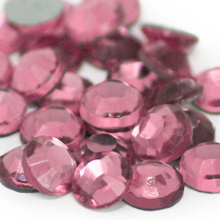 A&#x20;pile&#x20;of&#x20;round&#x20;faceted&#x20;light&#x20;rose&#x20;glass&#x20;stones&#x20;with&#x20;a&#x20;glossy&#x20;finish&#x20;and&#x20;a&#x20;strong&#x20;black&#x20;glue&#x20;backing.