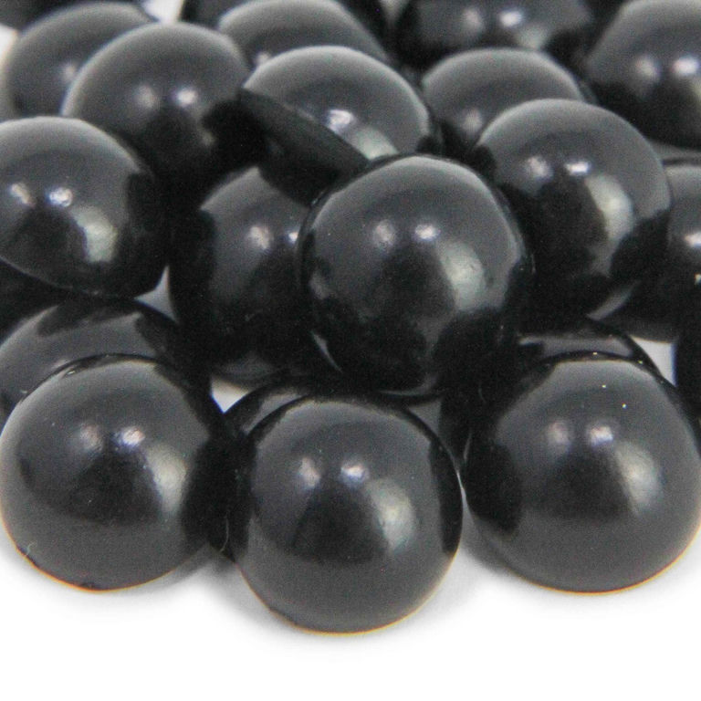 Glossy&#x20;black&#x20;flat&#x20;back&#x20;pearls&#x20;with&#x20;a&#x20;smooth&#x20;surface&#x20;varying&#x20;sizes&#x20;clustered&#x20;together.
