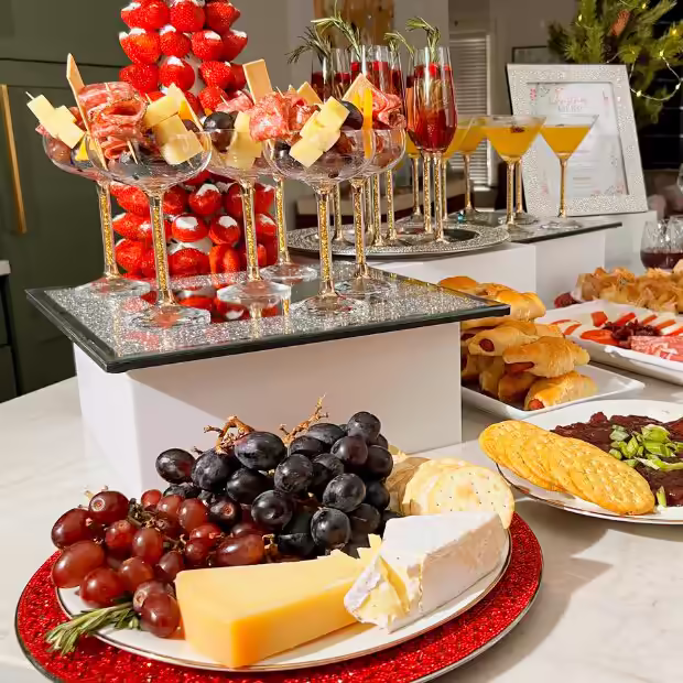 Brilla&#x20;y&#x20;celebra&#x3A;&#x20;la&#x20;gu&#xED;a&#x20;definitiva&#x20;para&#x20;organizar&#x20;una&#x20;fiesta&#x20;de&#x20;Navidad&#x20;inolvidable