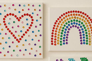 Deslumbrante decoración para el dormitorio universitario: arte mural con estrás que puedes hacer en una tarde