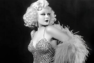 Crystal&#x20;Chronicles&#x3A;&#x20;Fashion&#x27;s&#x20;Love&#x20;Affair&#x20;with&#x20;Rhinestones