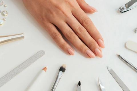Fingertip Glam: Create Show-Stopping Rhinestone Nails