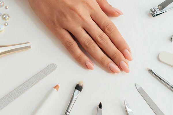 Glamour&#x20;en&#x20;las&#x20;puntas&#x20;de&#x20;los&#x20;dedos&#x3A;&#x20;crea&#x20;u&#xF1;as&#x20;con&#x20;pedrer&#xED;a&#x20;que&#x20;acaparan&#x20;miradas