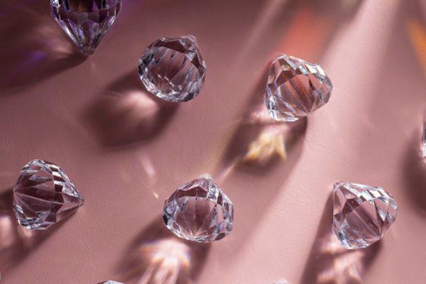 Gu&#xED;a&#x20;DIY&#x3A;&#x20;Aplica&#x20;pedrer&#xED;a&#x20;a&#x20;mano&#x20;a&#x20;tu&#x20;propio&#x20;leotardo&#x20;de&#x20;gimnasia&#x20;brillante