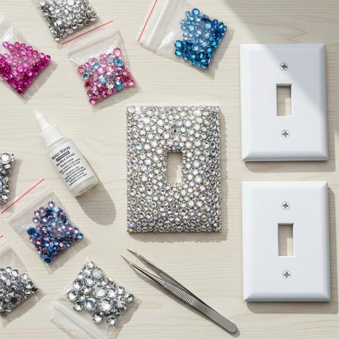 Add&#x20;Sparkle&#x20;To&#x20;Your&#x20;Walls&#x3A;&#x20;Quick&#x20;&amp;&#x20;Chic&#x20;Rhinestone&#x20;Switch&#x20;Plate&#x20;DIY