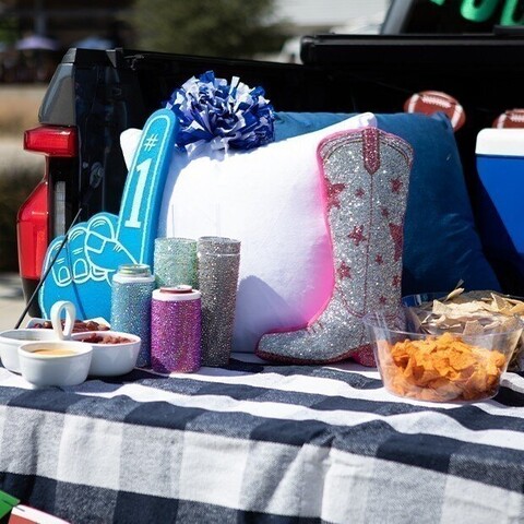 Tailgating con estilo: cómo añadir un toque de brillo a tu día del partido