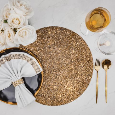 Aires de Midas moderno: combina piezas de oro mate y pulido para un estilo en capas