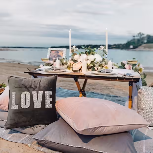 Refugio&#x20;resplandeciente&#x3A;&#x20;decoraci&#xF3;n&#x20;elegante&#x20;con&#x20;pedrer&#xED;a&#x20;para&#x20;noches&#x20;c&#xE1;lidas