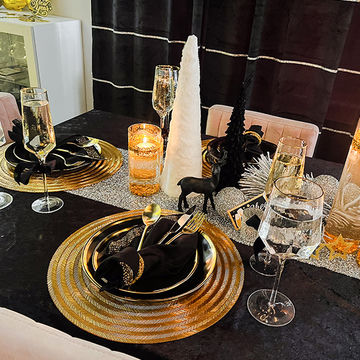 Éclat du Nouvel An : Dresser la Table pour un Réveillon Stylé