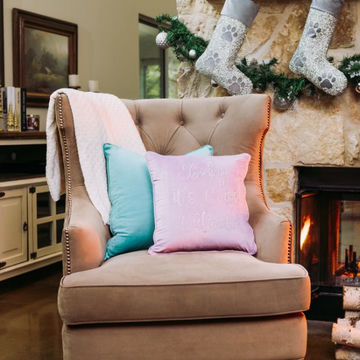 Lounge de Capas de Lujo: Cojines Sparkles para sofás listos para acurrucarse