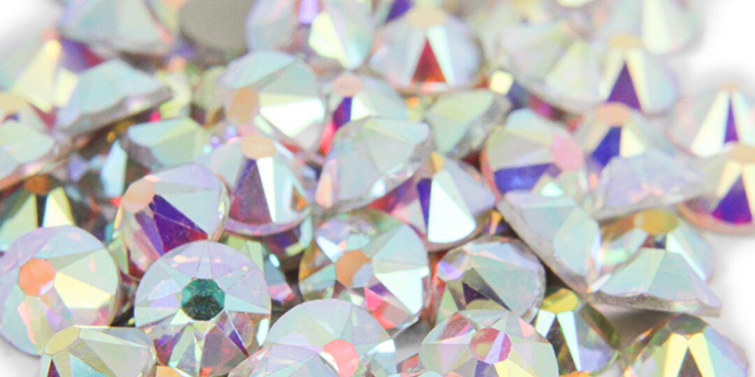 Close-up&amp;&#x23;x20&#x3B;of&amp;&#x23;x20&#x3B;iridescent&amp;&#x23;x20&#x3B;glass&amp;&#x23;x20&#x3B;rhinestones