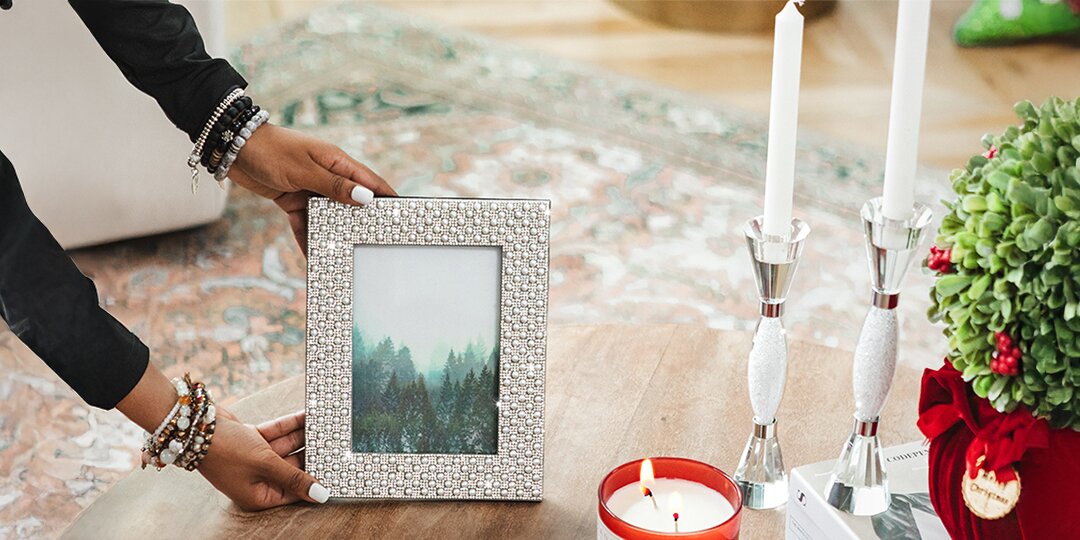 Cadre&amp;&#x23;x20&#x3B;Montaigne&amp;&#x23;x20&#x3B;en&amp;&#x23;x20&#x3B;strass&amp;&#x23;x20&#x3B;avec&amp;&#x23;x20&#x3B;bougeoirs&amp;&#x23;x20&#x3B;Vetrina&amp;&#x23;x20&#x3B;en&amp;&#x23;x20&#x3B;argent