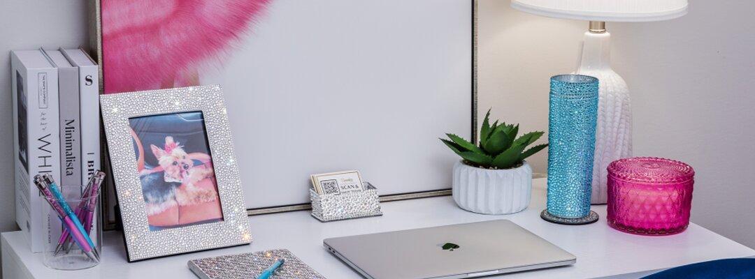 plante&amp;&#x23;x20&#x3B;succulente&amp;&#x23;x20&#x3B;et&amp;&#x23;x20&#x3B;bougie&amp;&#x23;x20&#x3B;rose&amp;&#x23;x20&#x3B;sur&amp;&#x23;x20&#x3B;bureau&amp;&#x23;x20&#x3B;de&amp;&#x23;x20&#x3B;bureau&amp;&#x23;x20&#x3B;&amp;&#x23;xE0&#x3B;&amp;&#x23;x20&#x3B;domicile&amp;&#x23;x20&#x3B;glamour