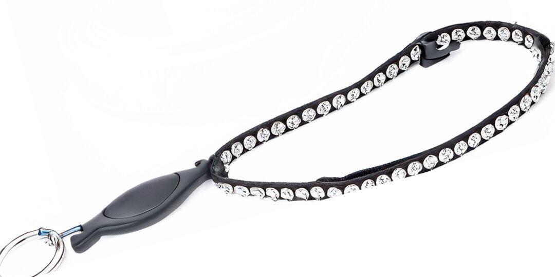 Laisse&amp;&#x23;x20&#x3B;pour&amp;&#x23;x20&#x3B;animaux&amp;&#x23;x20&#x3B;noire&amp;&#x23;x20&#x3B;orn&amp;&#x23;xE9&#x3B;e&amp;&#x23;x20&#x3B;de&amp;&#x23;x20&#x3B;strass&amp;&#x23;x20&#x3B;avec&amp;&#x23;x20&#x3B;porte-cl&amp;&#x23;xE9&#x3B;s&amp;&#x23;x20&#x3B;argent&amp;&#x23;xE9&#x3B;&amp;&#x23;x20&#x3B;sur&amp;&#x23;x20&#x3B;fond&amp;&#x23;x20&#x3B;blanc