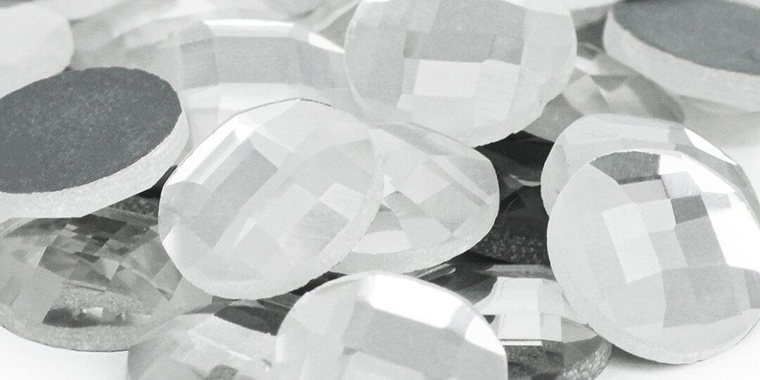 Diamantes&amp;&#x23;x20&#x3B;de&amp;&#x23;x20&#x3B;imitaci&amp;&#x23;xF3&#x3B;n&amp;&#x23;x20&#x3B;de&amp;&#x23;x20&#x3B;resina&amp;&#x23;x20&#x3B;en&amp;&#x23;x20&#x3B;tonos&amp;&#x23;x20&#x3B;blancos&amp;&#x23;x20&#x3B;y&amp;&#x23;x20&#x3B;plateados