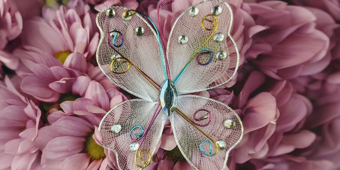 Handmade&amp;&#x23;x20&#x3B;swirl&amp;&#x23;x20&#x3B;wire&amp;&#x23;x20&#x3B;bracelet&amp;&#x23;x20&#x3B;with&amp;&#x23;x20&#x3B;a&amp;&#x23;x20&#x3B;large&amp;&#x23;x20&#x3B;blue&amp;&#x23;x20&#x3B;rhinestone&amp;&#x23;x20&#x3B;centerpiece&amp;&#x23;x20&#x3B;surrounded&amp;&#x23;x20&#x3B;by&amp;&#x23;x20&#x3B;matching&amp;&#x23;x20&#x3B;earrings