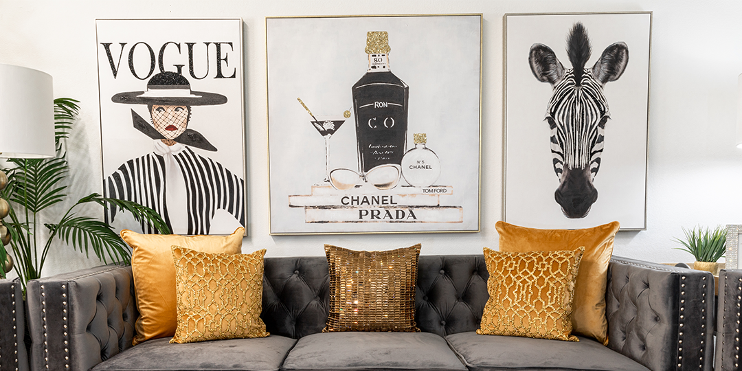 glamorous&amp;&#x23;x20&#x3B;living&amp;&#x23;x20&#x3B;room&amp;&#x23;x20&#x3B;with&amp;&#x23;x20&#x3B;mustard&amp;&#x23;x20&#x3B;throw&amp;&#x23;x20&#x3B;pillows&amp;&#x23;x20&#x3B;and&amp;&#x23;x20&#x3B;statement&amp;&#x23;x20&#x3B;art&amp;&#x23;x20&#x3B;prints