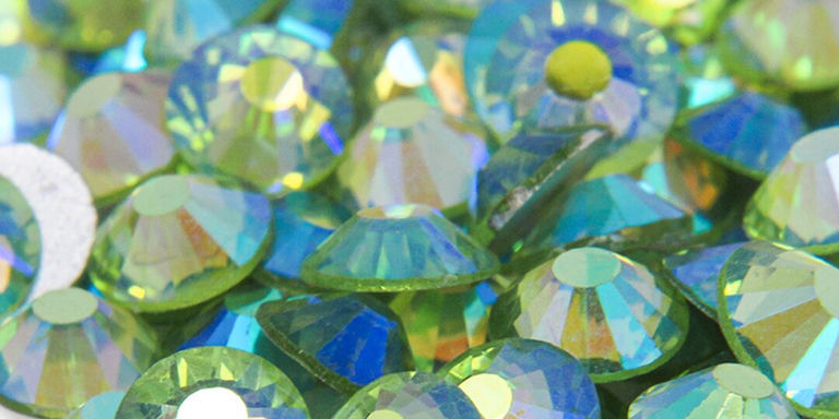 Strass en acrylique multicolores verts et bleus