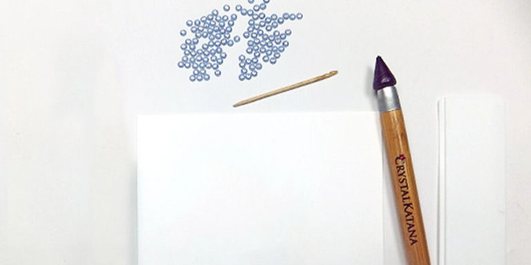 Fournitures pour créer des cartes de Noël avec strass, y compris des strass, un outil Crystal Katana et un applicateur d
