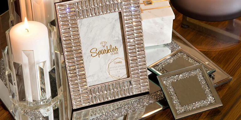 marcos de strass con velas y posavasos brillantes