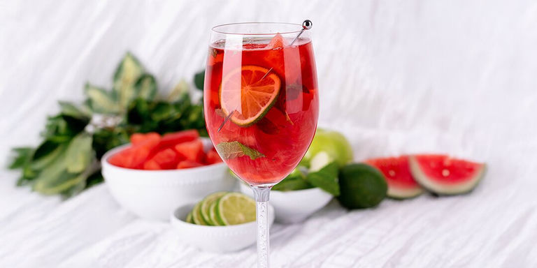 margarita à la pastèque rouge garnie d